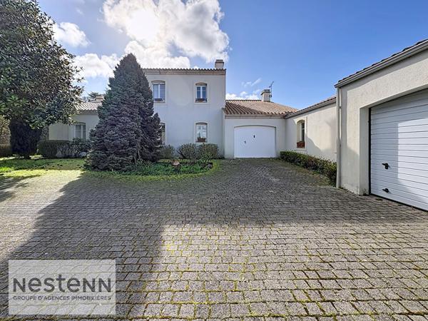 Maison de Prestige à Vendre à Beauvoir sur Mer