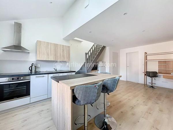 Location                                                      Appartement
                        
                     3 pièces                      64 m2                     à Clermont-Ferrand