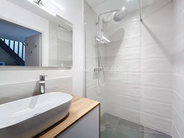 Location                                                      Appartement
                        
                     3 pièces                      64 m2                     à Clermont-Ferrand