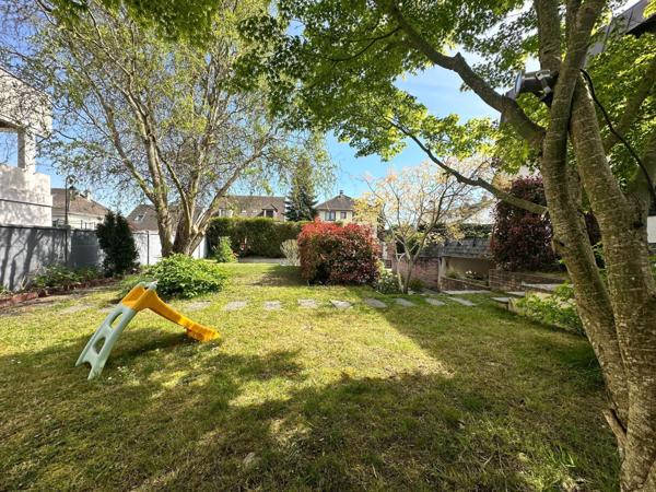 Maison d'Architecte de 1975 avec jardin de 700m²