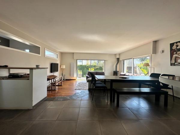 Maison d'Architecte de 1975 avec jardin de 700m²