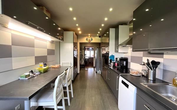 Appartement à vendre    5 pièces • 146,44 m2 Gagny