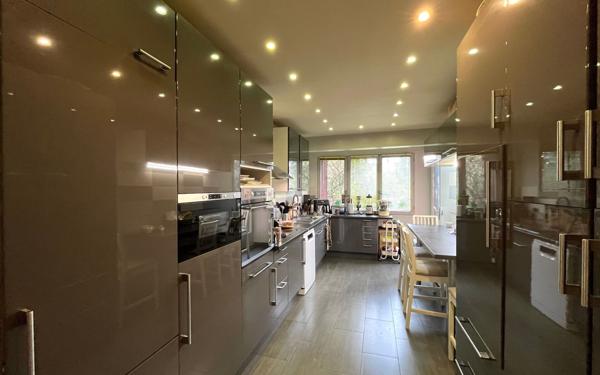 Appartement à vendre    5 pièces • 146,44 m2 Gagny