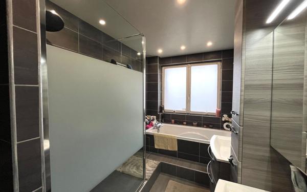 Appartement à vendre    5 pièces • 146,44 m2 Gagny