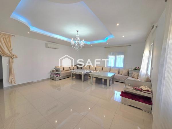 Ensemble immobilier de cinq habitations.