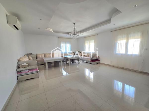 Ensemble immobilier de cinq habitations.