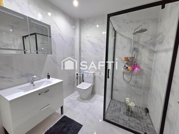 Ensemble immobilier de cinq habitations.