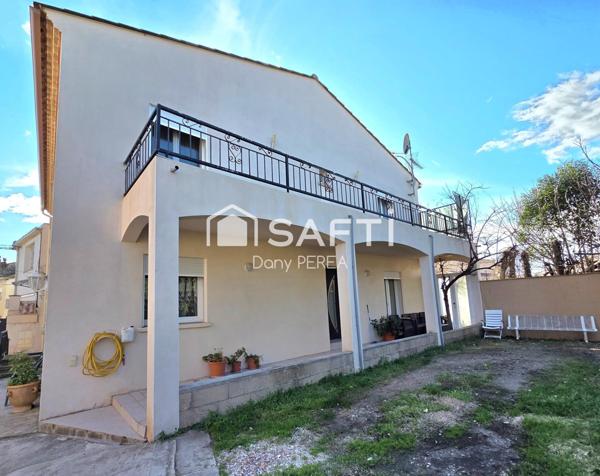 Ensemble immobilier de cinq habitations.