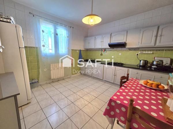 Ensemble immobilier de cinq habitations.