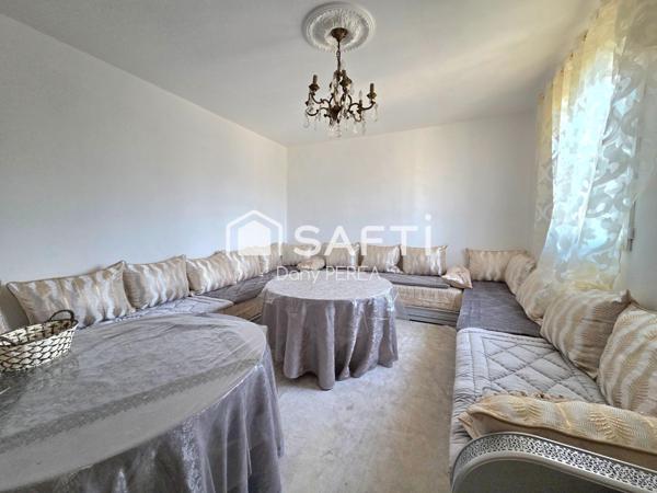 Ensemble immobilier de cinq habitations.