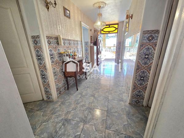 Ensemble immobilier de cinq habitations.