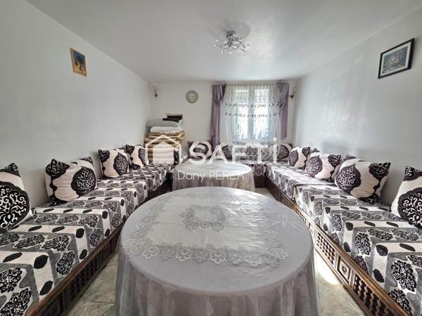 Ensemble immobilier de cinq habitations.