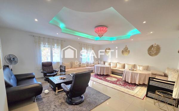 Ensemble immobilier de cinq habitations.