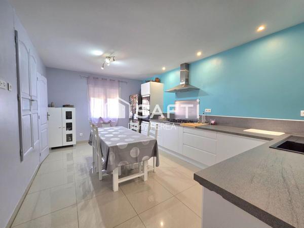 Ensemble immobilier de cinq habitations.