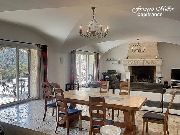 Propriété Gîtes et chambres d'hôtes 20 ha - 550 m2 à Banon