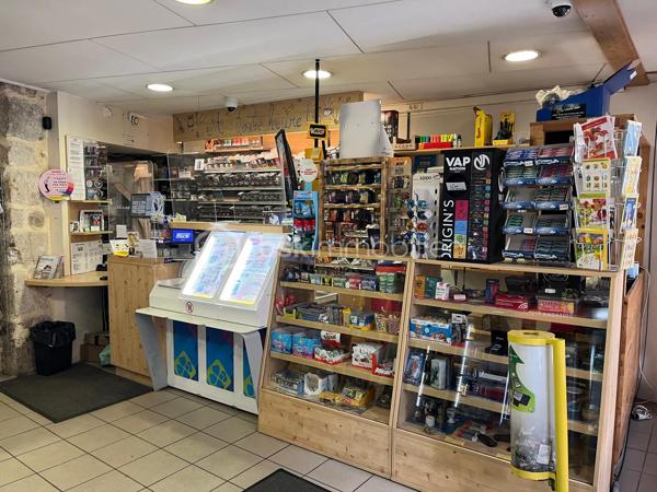 Sur la commune d'Annonay, très belle affaire à saisir !!

Tabac, Presse ,FDJ ,épicerie sans enseigne , colis Pickup, dépôt de pain.

Un bel espace de vente de 50 m² entièrement sécurisés par alarme avec vidéosurveillance ,rideau métallique ,climatisé ,réserve d'environ 50 m² avec espace bureau et chambre froide.

Très bon chiffre d'affaires et excellent résultat

Tenue depuis 1998 ,la gérante aspire à une retraite bien méritée