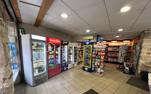 Sur la commune d'Annonay, très belle affaire à saisir !!

Tabac, Presse ,FDJ ,épicerie sans enseigne , colis Pickup, dépôt de pain.

Un bel espace de vente de 50 m² entièrement sécurisés par alarme avec vidéosurveillance ,rideau métallique ,climatisé ,réserve d'environ 50 m² avec espace bureau et chambre froide.

Très bon chiffre d'affaires et excellent résultat

Tenue depuis 1998 ,la gérante aspire à une retraite bien méritée