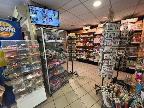 Sur la commune d'Annonay, très belle affaire à saisir !!

Tabac, Presse ,FDJ ,épicerie sans enseigne , colis Pickup, dépôt de pain.

Un bel espace de vente de 50 m² entièrement sécurisés par alarme avec vidéosurveillance ,rideau métallique ,climatisé ,réserve d'environ 50 m² avec espace bureau et chambre froide.

Très bon chiffre d'affaires et excellent résultat

Tenue depuis 1998 ,la gérante aspire à une retraite bien méritée
