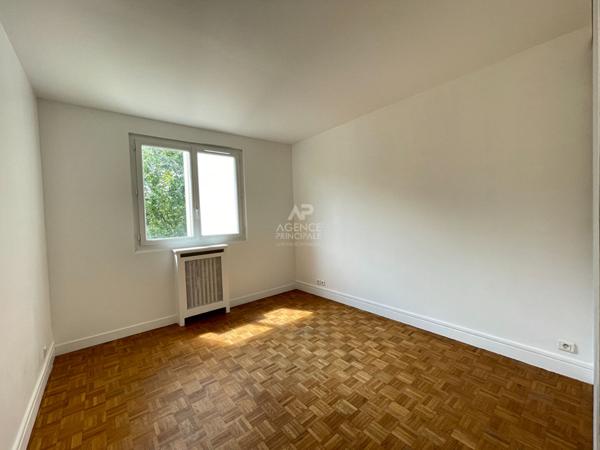 Viroflay - Spacieux 5 pièces traversant, balcon, vue dégagée et box €550 000 ** - Référence 598-CC
