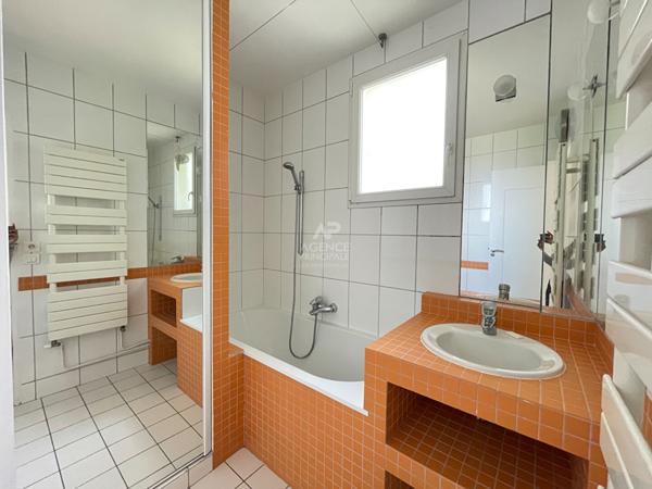 Viroflay - Spacieux 5 pièces traversant, balcon, vue dégagée et box €550 000 ** - Référence 598-CC
