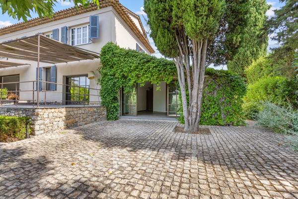 Villa au cœur de saint Basile à Mougins avec Piscine de Bali
