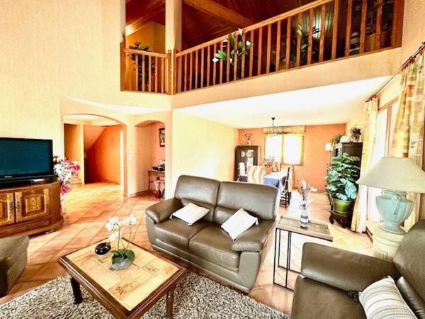 SAINT-LYS - Villa de 195 m2 sur terrain de 948 m2, idéalement située !