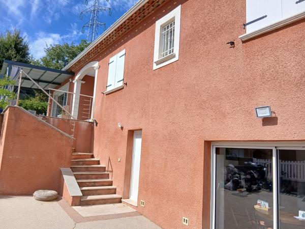 SUPERBE VILLA DE 7 PIECES AVEC PISCINE ET BASSIN