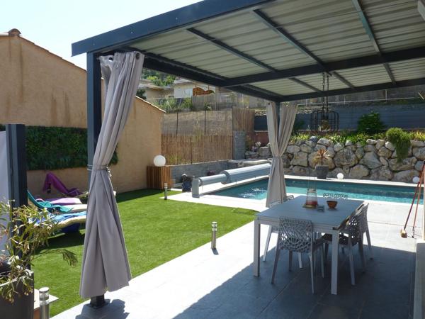 SUPERBE VILLA DE 7 PIECES AVEC PISCINE ET BASSIN