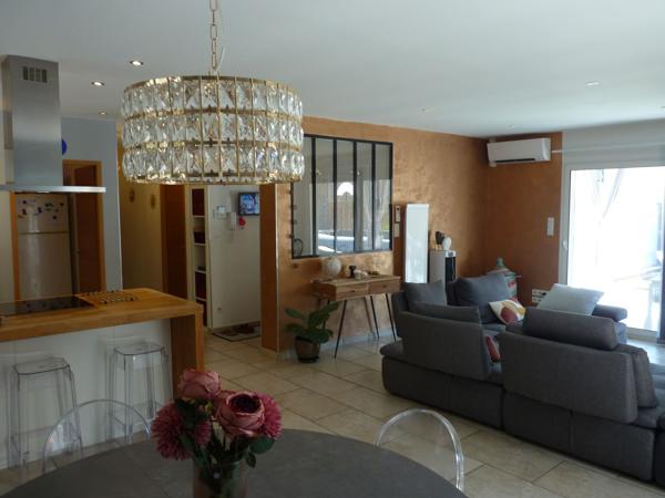 SUPERBE VILLA DE 7 PIECES AVEC PISCINE ET BASSIN