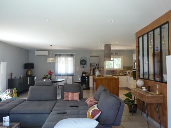 SUPERBE VILLA DE 7 PIECES AVEC PISCINE ET BASSIN