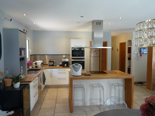 SUPERBE VILLA DE 7 PIECES AVEC PISCINE ET BASSIN