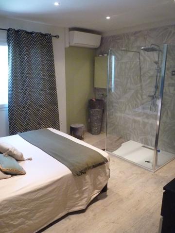 SUPERBE VILLA DE 7 PIECES AVEC PISCINE ET BASSIN