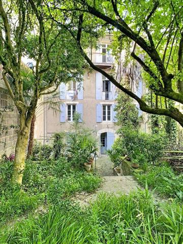 Vivre en coeur de ville avec le privilège d'un jardin arboré et calme ?