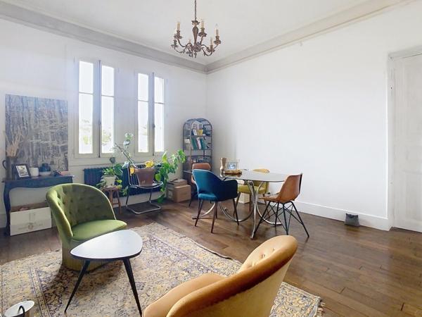 Vivre en coeur de ville avec le privilège d'un jardin arboré et calme ?