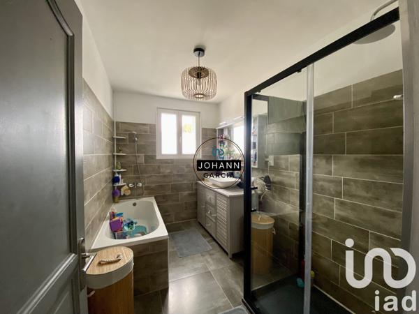 Maison 7 pièces de 175 m² à Valréas (84600)