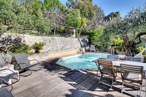 EXCLUSIVITE MAISON A VENDRE FIGANIERES - 88m² environ + CHALET de 16m² sur un terrain de 4495m² avec piscine