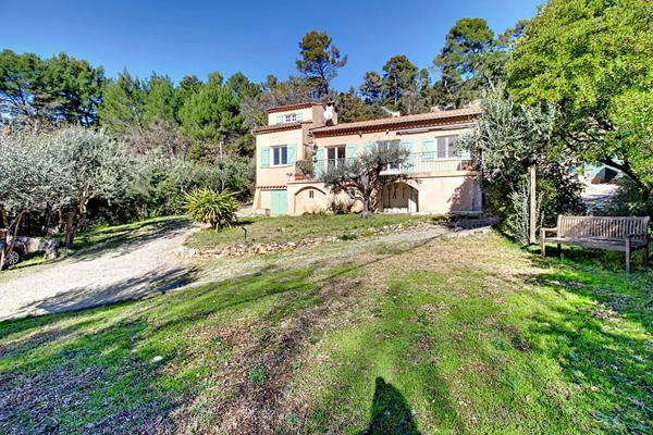 EXCLUSIVITE MAISON A VENDRE FIGANIERES - 88m² environ + CHALET de 16m² sur un terrain de 4495m² avec piscine