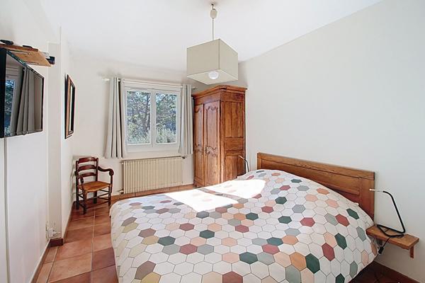 EXCLUSIVITE MAISON A VENDRE FIGANIERES - 88m² environ + CHALET de 16m² sur un terrain de 4495m² avec piscine