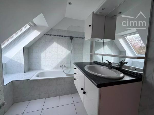 Grand appartement F2 de 74M² à quelques pas du centre-ville et seulement 10 minutes de la gare de Chantilly.