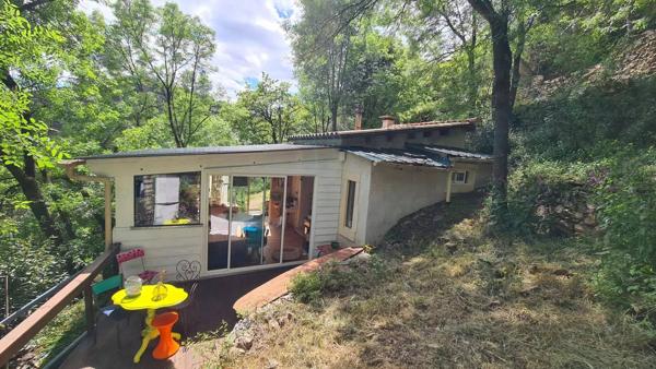 Mazet plein de charme, autonome en énergie, à 5 minutes du centre-ville