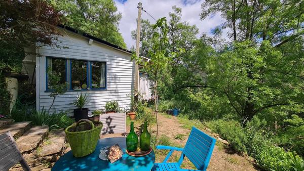 Mazet plein de charme, autonome en énergie, à 5 minutes du centre-ville