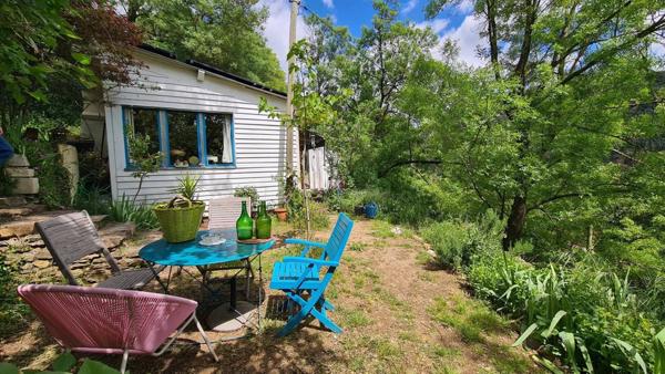 Mazet plein de charme, autonome en énergie, à 5 minutes du centre-ville
