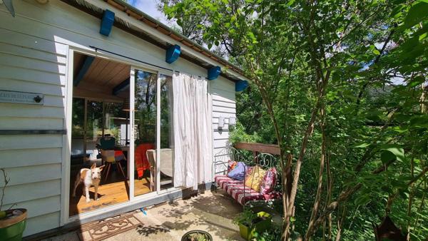 Mazet plein de charme, autonome en énergie, à 5 minutes du centre-ville