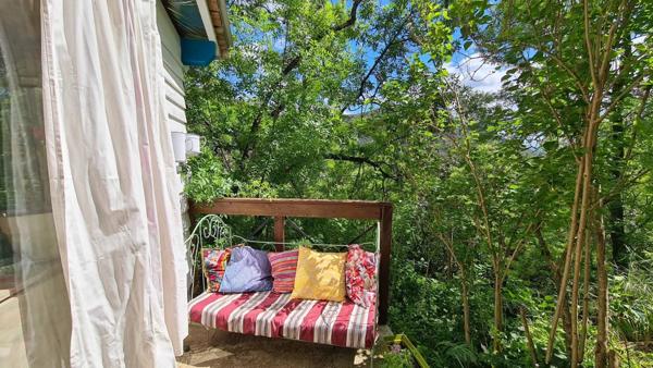 Mazet plein de charme, autonome en énergie, à 5 minutes du centre-ville