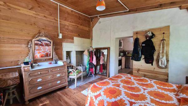 Mazet plein de charme, autonome en énergie, à 5 minutes du centre-ville