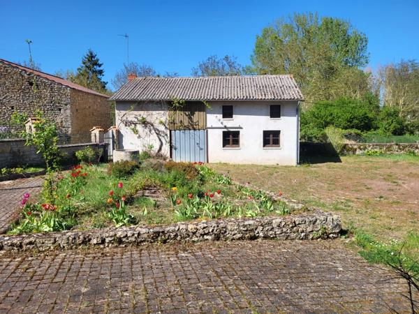 Maison à vendre 6 pièces MONCONTOUR (86) terrain 1824 m²
