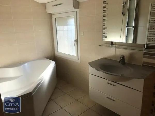 Appartement à louer 3 pièces 81.27m²