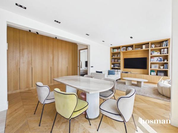 Coup de coeur - 3 pièces de 61,5m² - dernier étage avec ascenseur + balcon - en excellent état - à deux pas de l'hôtel Molitor et de Roland Garros.
