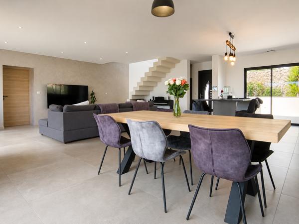 Maison
         5 pièces
        - 140 m² Bien prestige