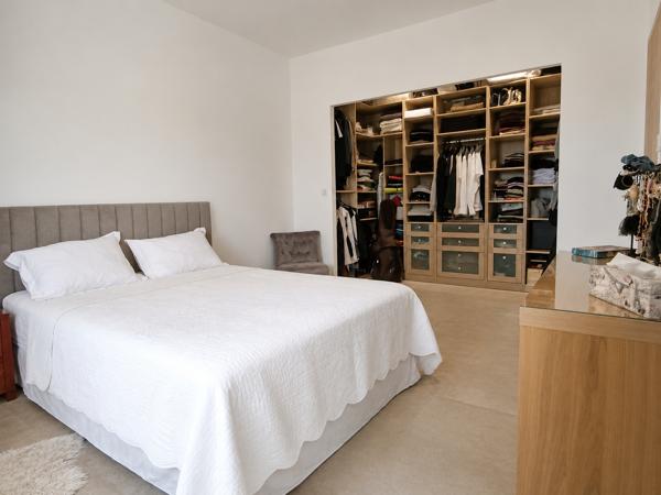 Maison
         5 pièces
        - 140 m² Bien prestige